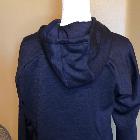 Sweatshirt - Picture 2 of 3